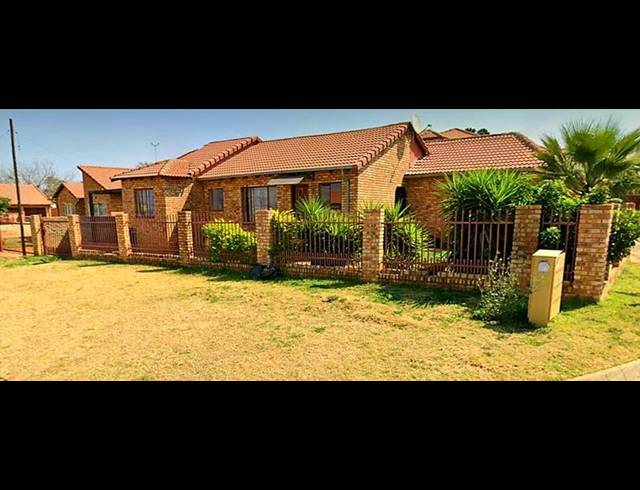 3 BEDROOM HOUSE FOR SALE IN PHILIP NEL PARK